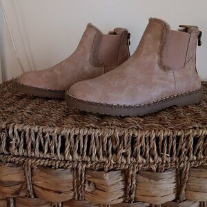 Blowfish Chillin Shr Size 8 Bootie
